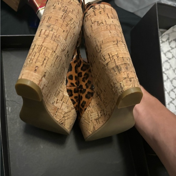 NEW WITH BOX Kenneth Cole Reaction Women’s Animal Print Peep-toe Wedge Cork 7M - Picture 11 of 16